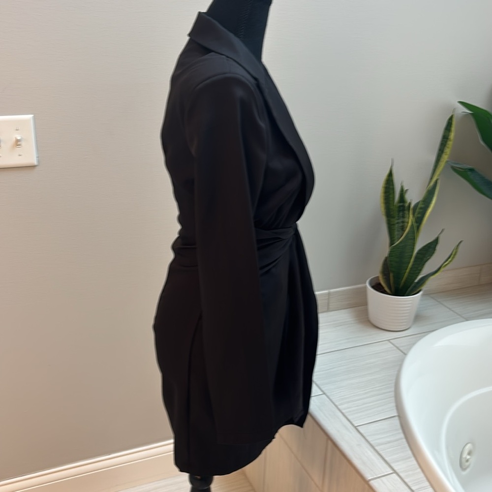 NWT Elegant tuxedo mini dress by Pretty Little Thing. size 4 - Picture 9 of 13